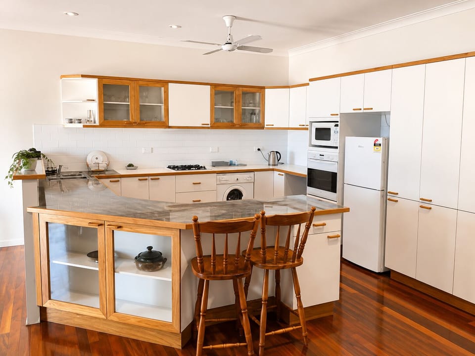 Apartment, 2 Bedrooms, Kitchen | Private kitchen | Microwave, electric kettle