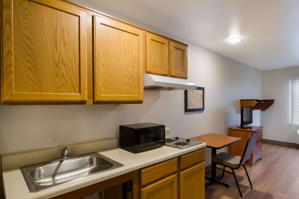 Standard Room, 1 Double Bed, Accessible, Non Smoking (Bathtub and Sofa) | Private kitchen | Full-size fridge, microwave, stovetop
