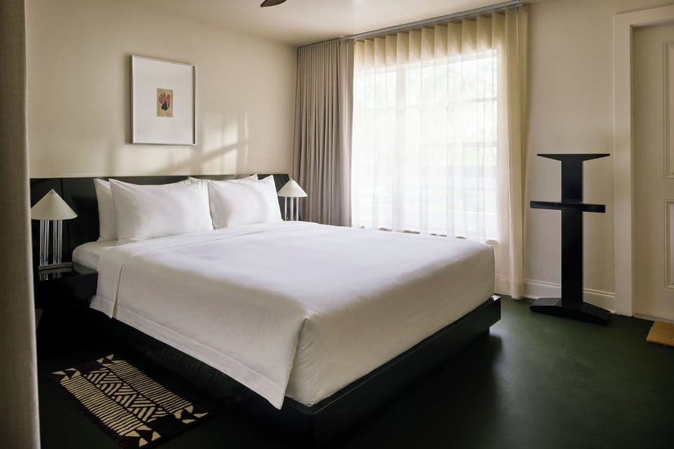 Premium bedding, iron/ironing board, free WiFi, bed sheets