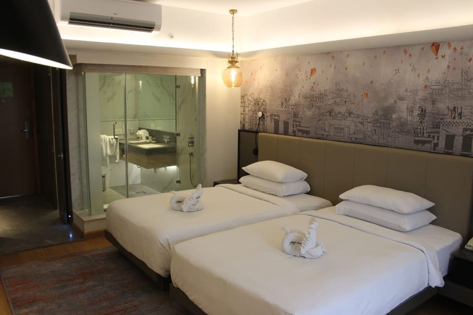Superior Room | Minibar, in-room safe, desk, blackout drapes