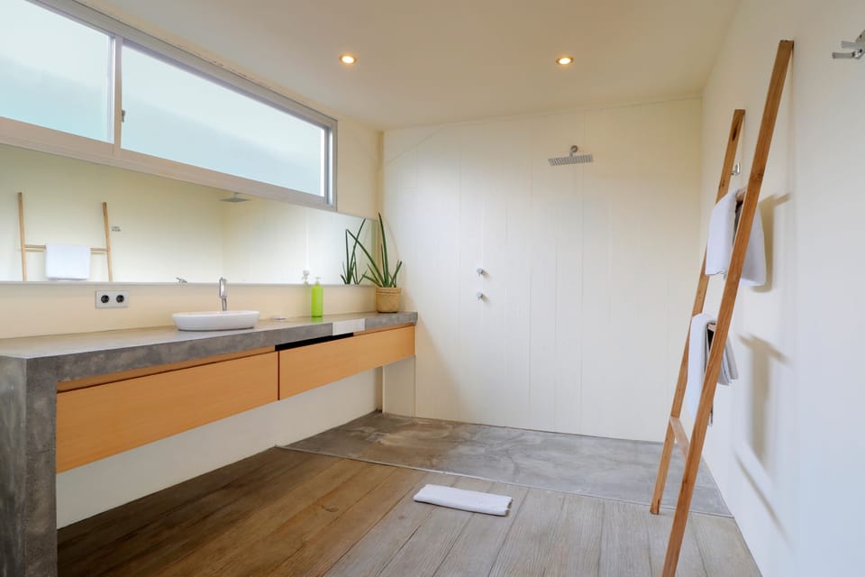 Loft 3 | Bathroom | Shower, rainfall showerhead, free toiletries, towels