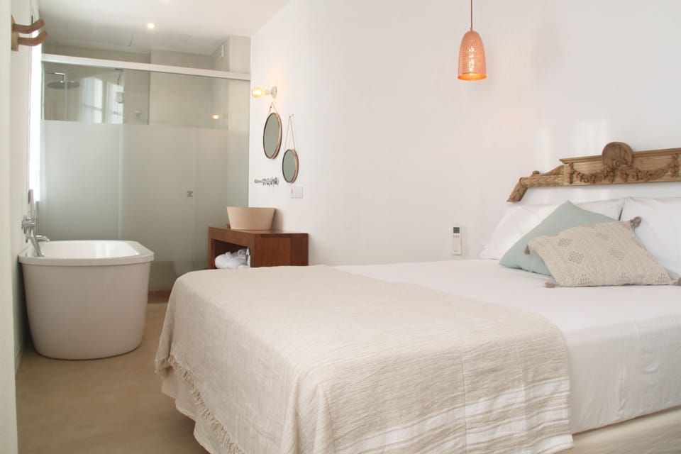 Double Room | Desk, blackout drapes, WiFi (free)