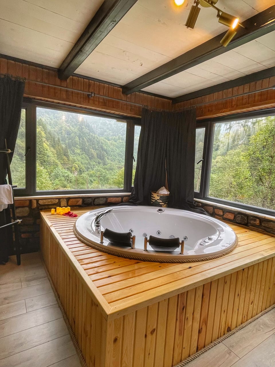 Luxury Room, 1 King Bed, Jetted Tub, Valley View | Premium bedding, desk, laptop workspace, soundproofing