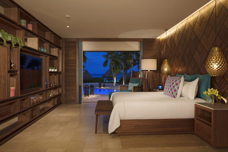 Presidential Suite Swim Out | Free minibar, in-room safe, desk, blackout drapes