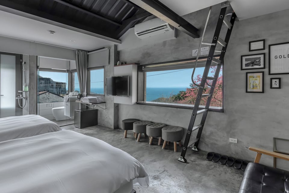 Sea view deluxe quadra room with bathtub | Blackout drapes, soundproofing, free WiFi, bed sheets