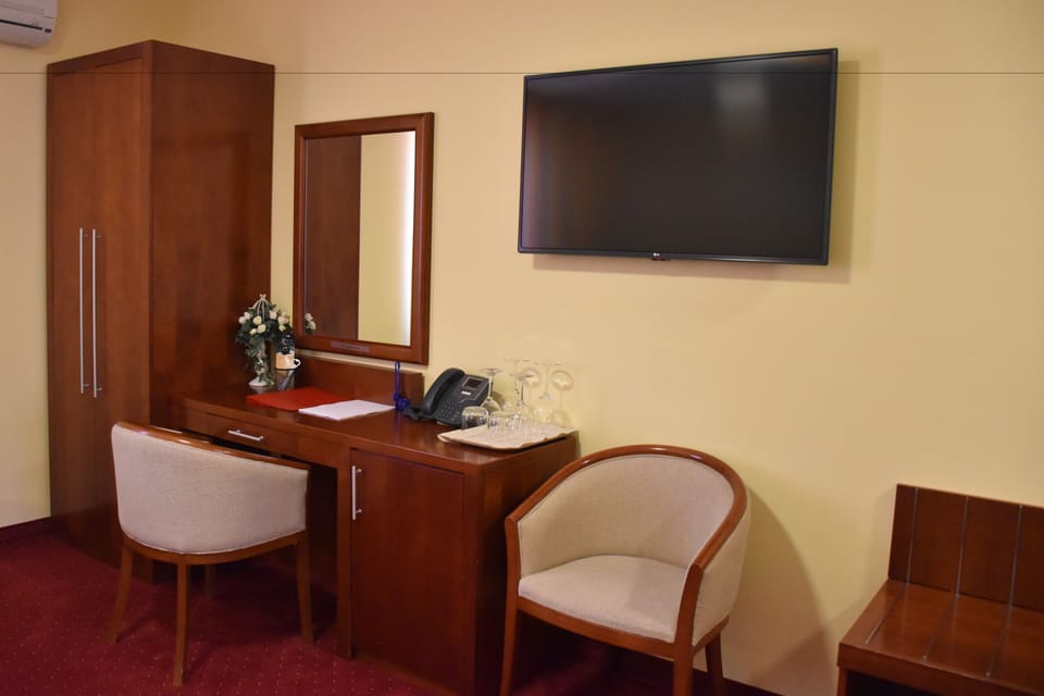 Comfort Double Room | Minibar, desk, blackout drapes, soundproofing