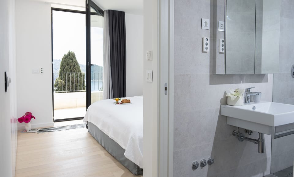 Luxury Two Bedroom Apartment with Terrace and Sea View  | 1 bedroom, premium bedding, in-room safe, desk