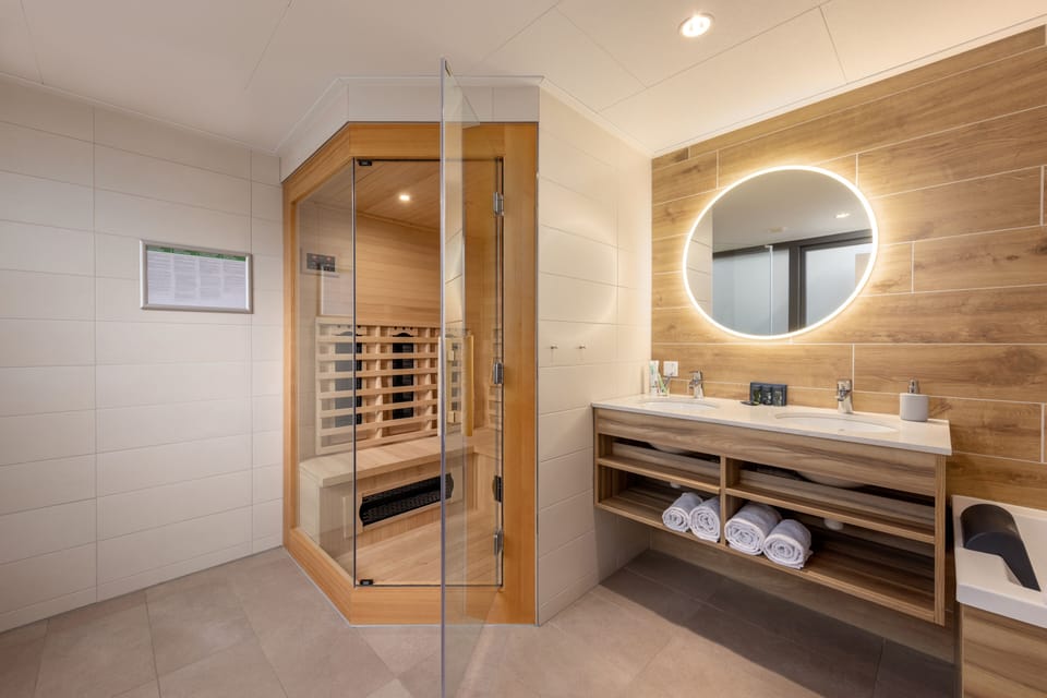 Deluxe Cottage | Bathroom