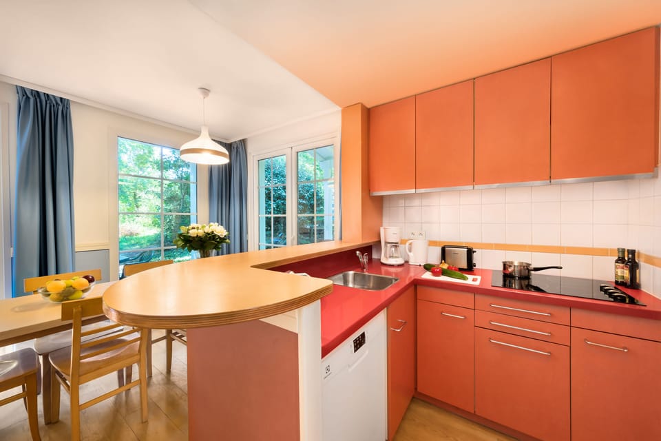 	New Design Comfort Cottage 6 people | Private kitchen | Full-size fridge, microwave, stovetop, dishwasher