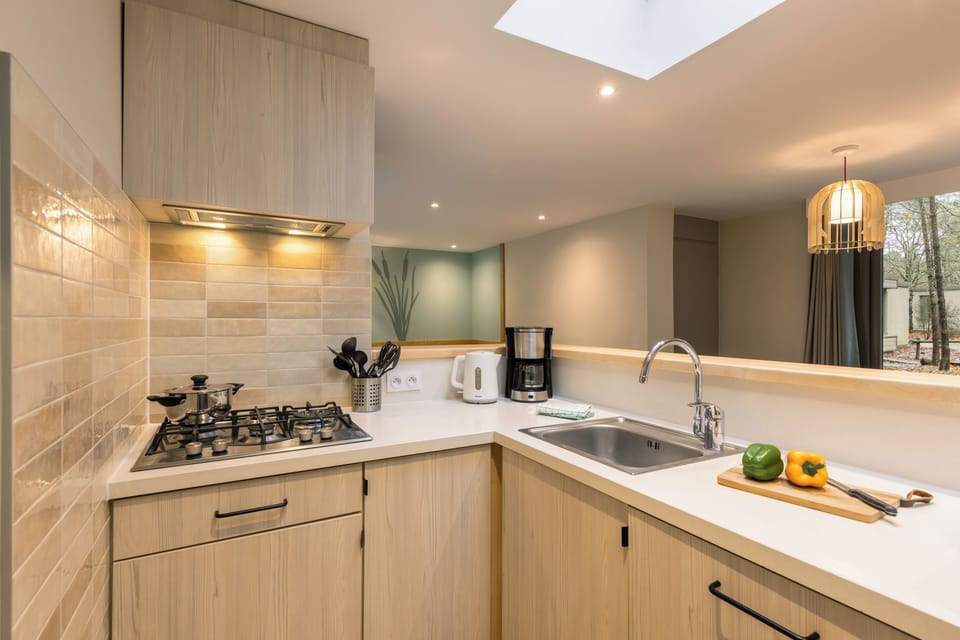 Comfort Cottage, Patio | Private kitchenette | Fridge, microwave, stovetop, dishwasher