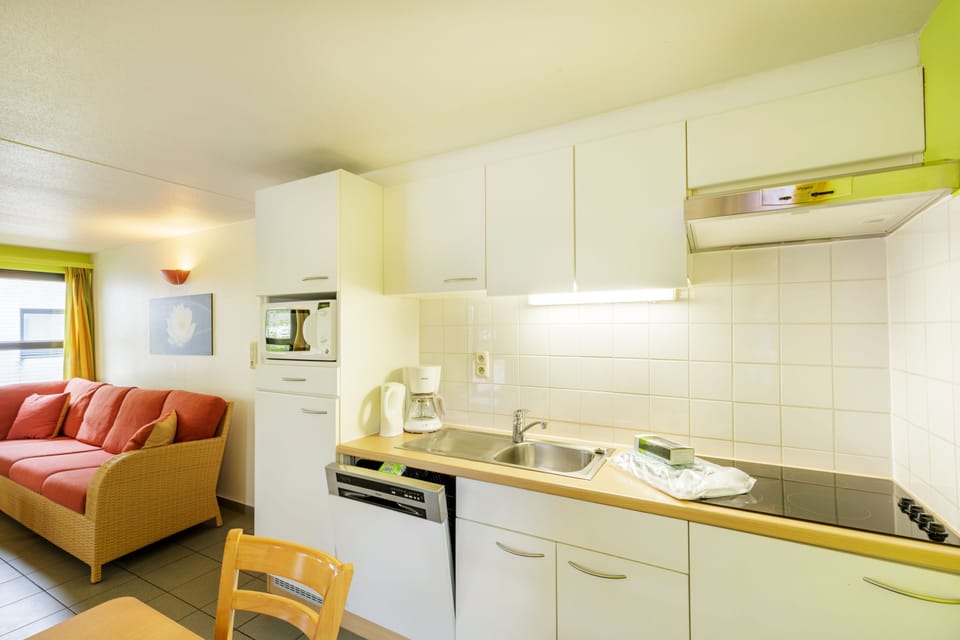 Comfort Cottage (Select 8) | Private kitchen | Fridge, microwave, electric kettle, toaster