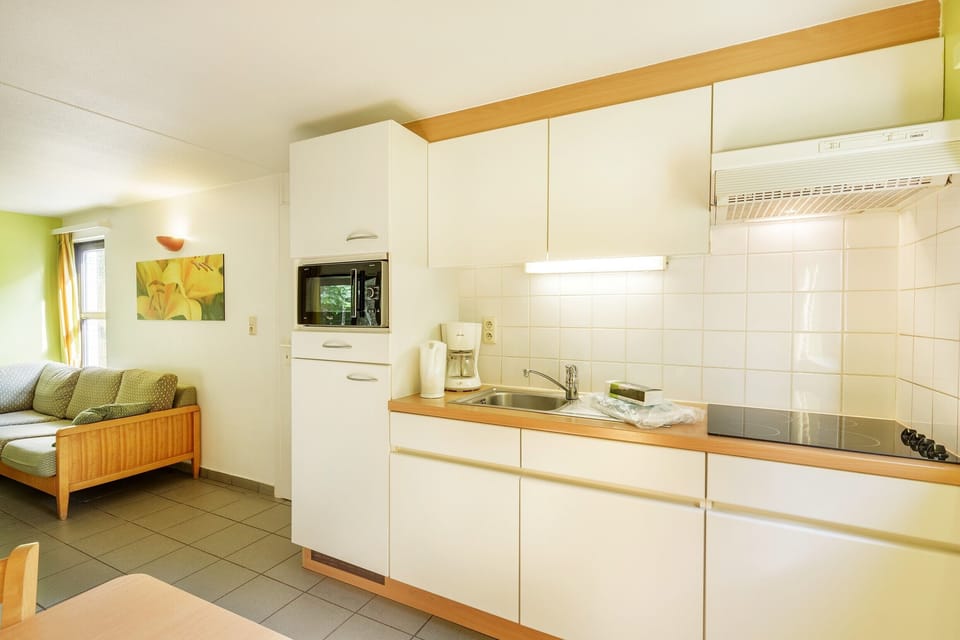 Select | Private kitchen | Fridge, microwave, electric kettle, toaster