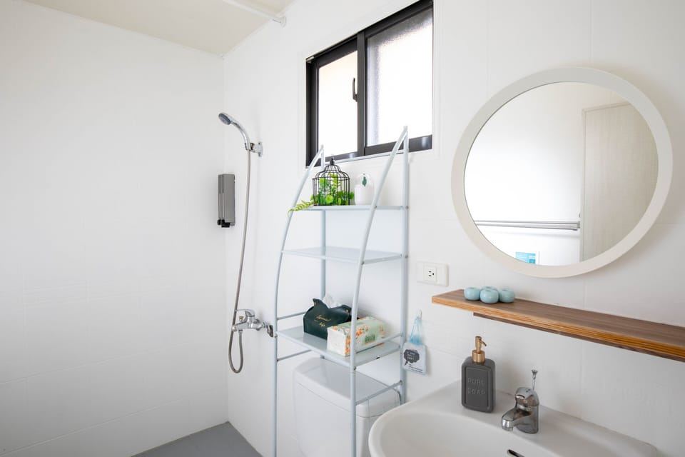 Deluxe Quadruple Room, 1 Double Bed with Sofa bed | Bathroom | Shower, free toiletries, hair dryer, slippers