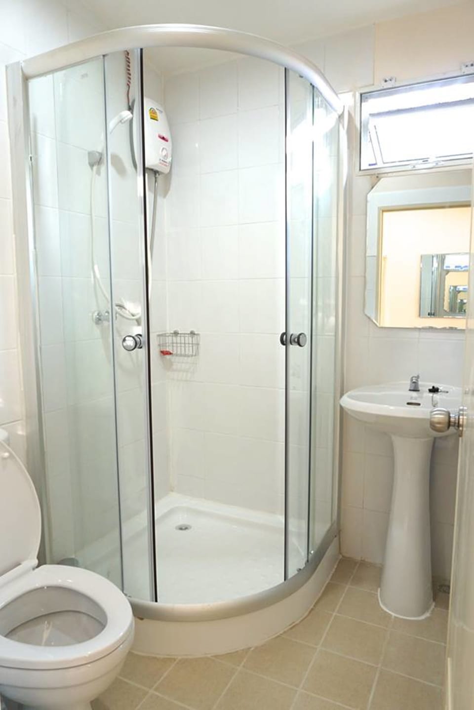 Room | Bathroom | Shower, free toiletries, towels