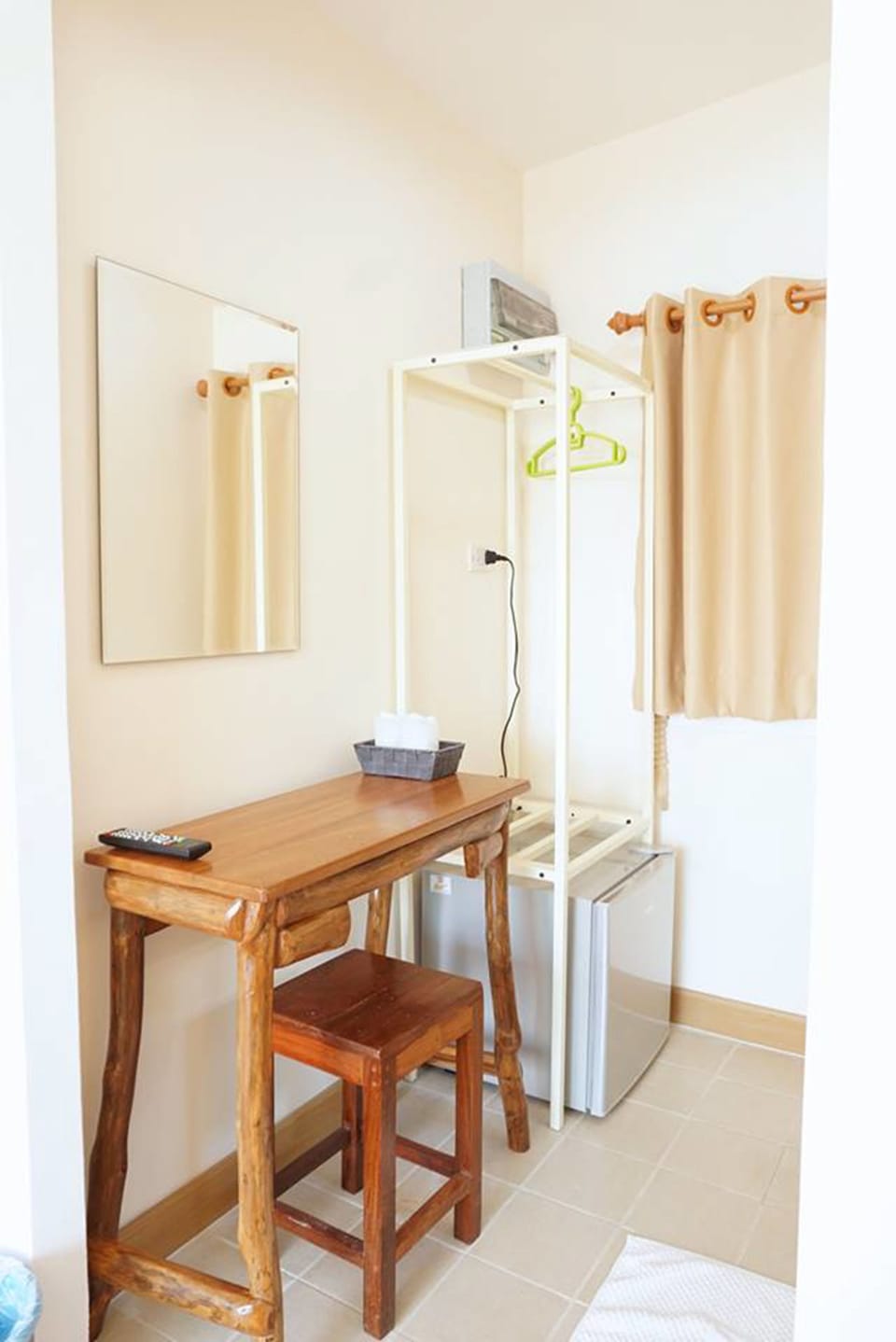 Room | WiFi (free)