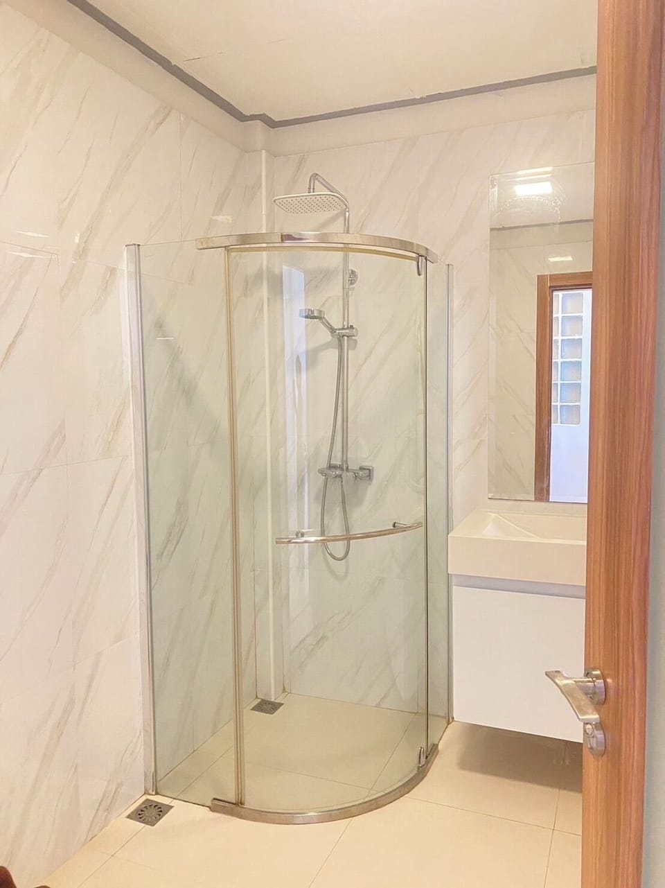 Bungalow with Sea View | Bathroom | Shower, rainfall showerhead, free toiletries, hair dryer