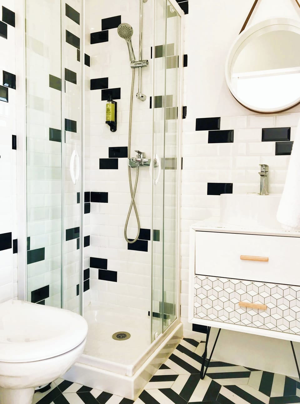 "Small" COMFORT ROOM WITH TERRACE - Garden view | Bathroom | Shower, eco-friendly toiletries, hair dryer, towels