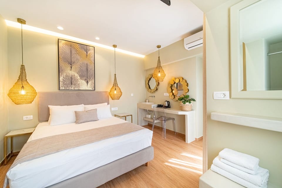 Basic Double Room | In-room safe, desk, soundproofing, free WiFi