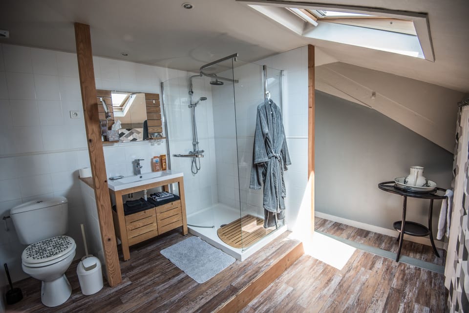 Classic Double Room (N°3 Black and white) | Bathroom