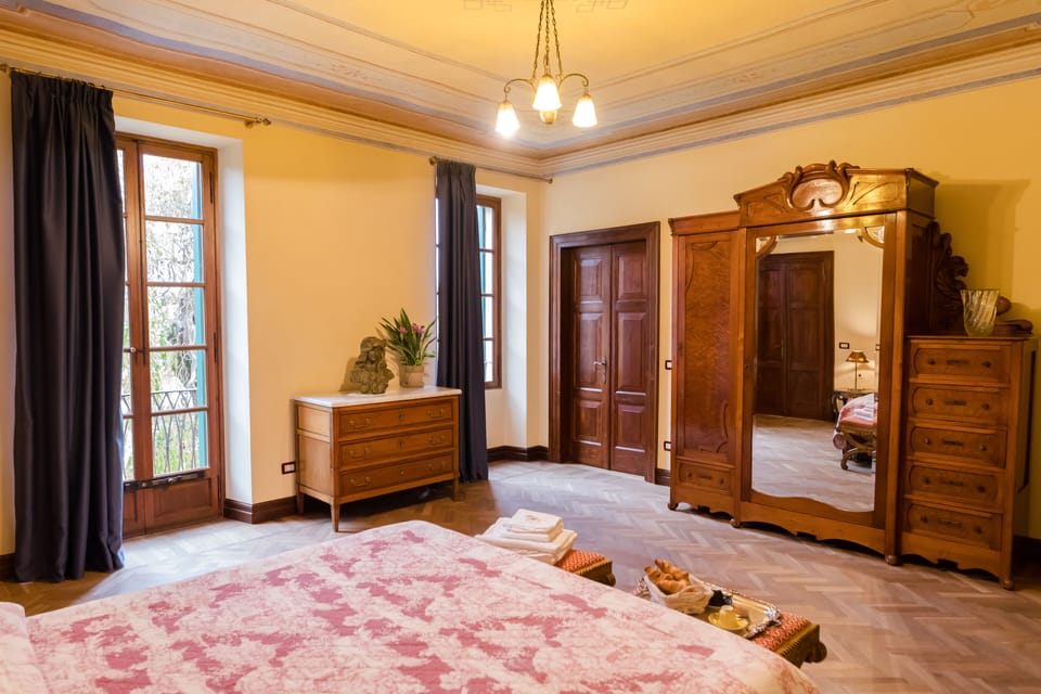 Suite, Pool View | Hypo-allergenic bedding, down comforters, in-room safe