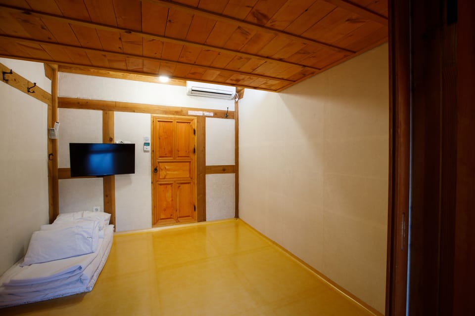 Family Duplex, Non Smoking, Private Bathroom (Ondol) | Soundproofing, free WiFi, bed sheets
