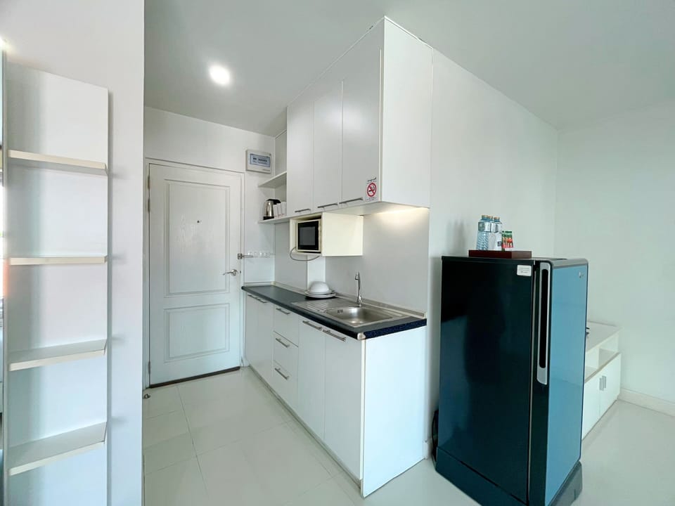 Triple Room | In-room safe, individually decorated, individually furnished, desk