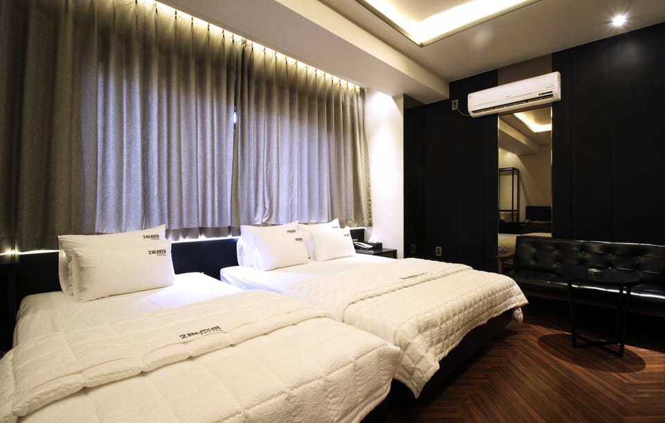 Family Double or Twin Room, Multiple Beds | Premium bedding, soundproofing, iron/ironing board, free WiFi