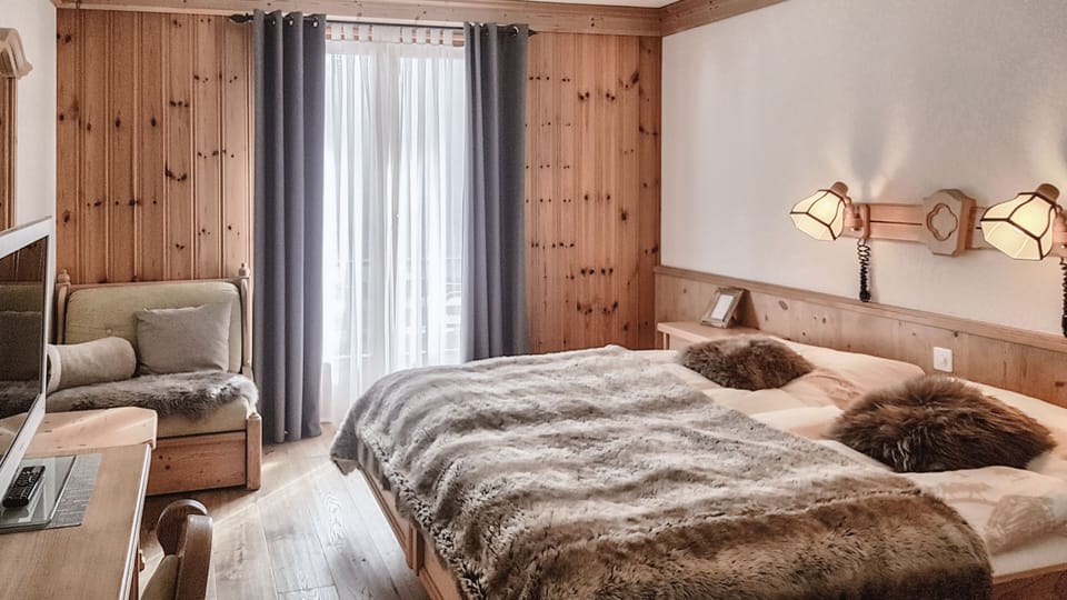 Twin Room, Balcony, Mountain View | Minibar, in-room safe, desk, blackout drapes