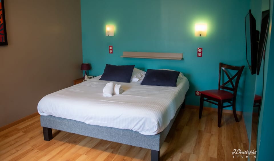 Family Room, Accessible, Garden Area | Desk, soundproofing, iron/ironing board (on request), WiFi (free)