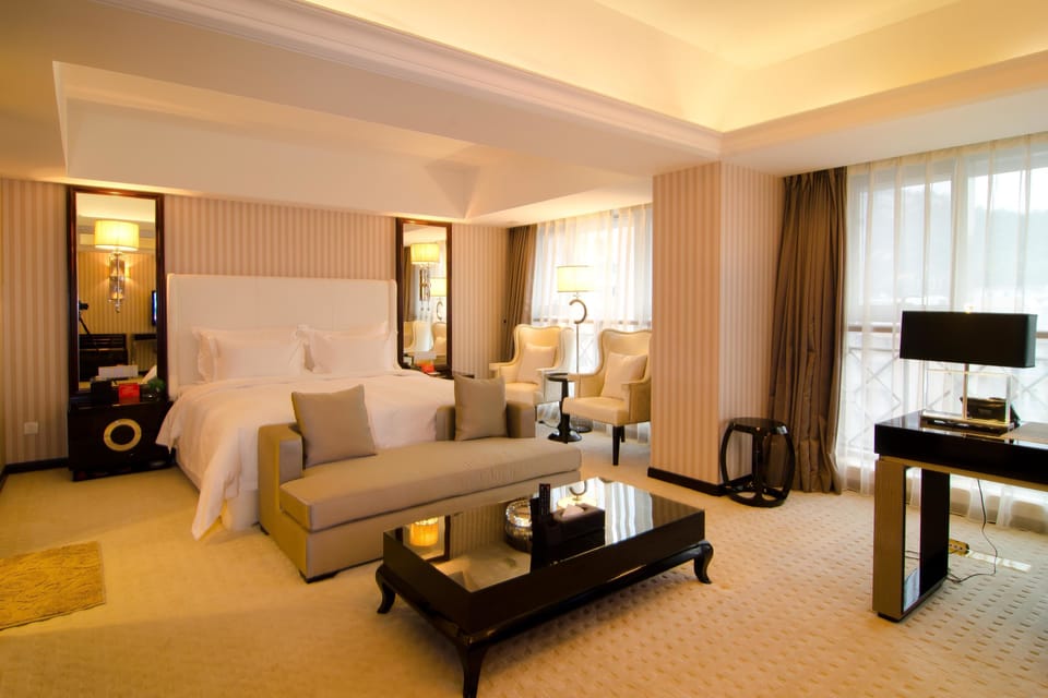 Superior Deluxe King Room | Minibar, desk, blackout drapes, WiFi (free)