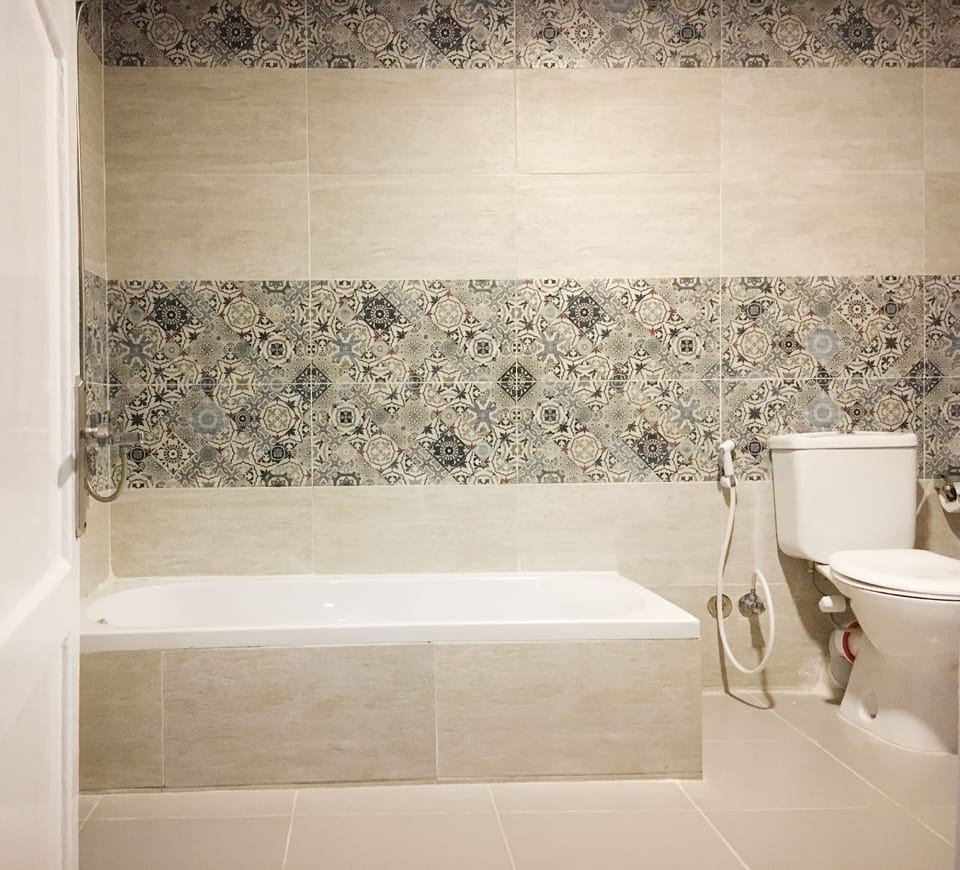 Classic Double Room, 2 Bedrooms, City View | Bathroom | Shower, hair dryer, slippers, towels