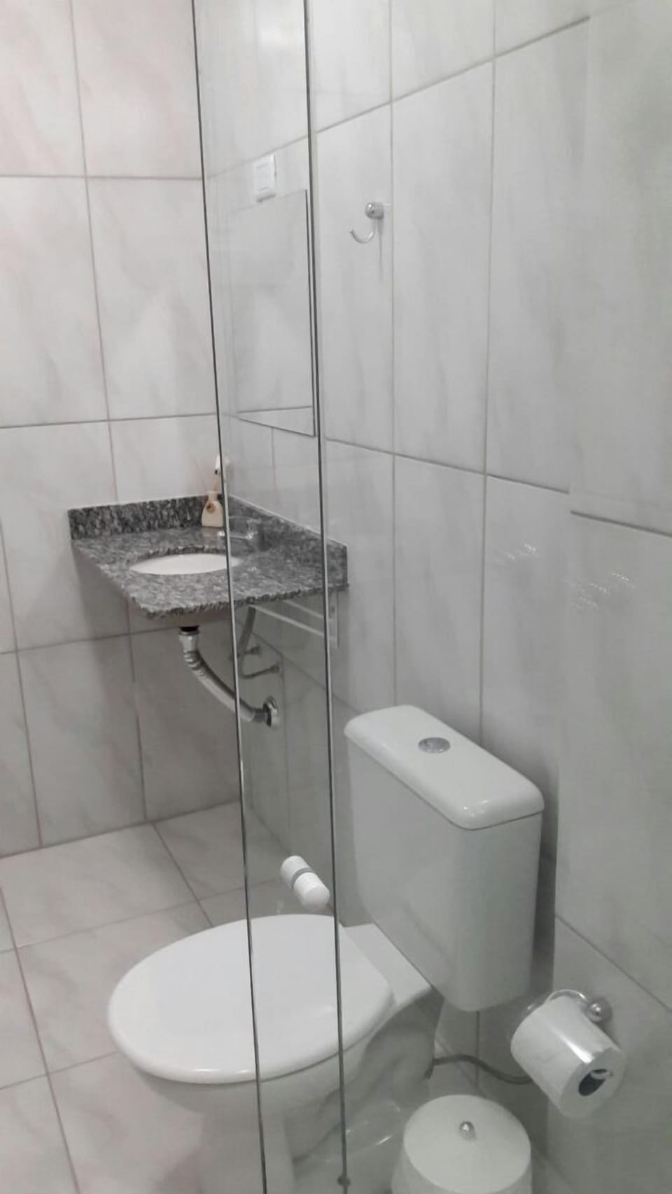 Room | Bathroom | Shower, rainfall showerhead, free toiletries, towels