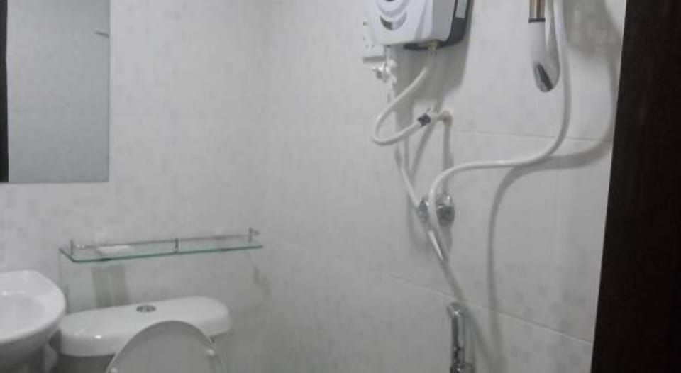 Shower, free toiletries, slippers, towels