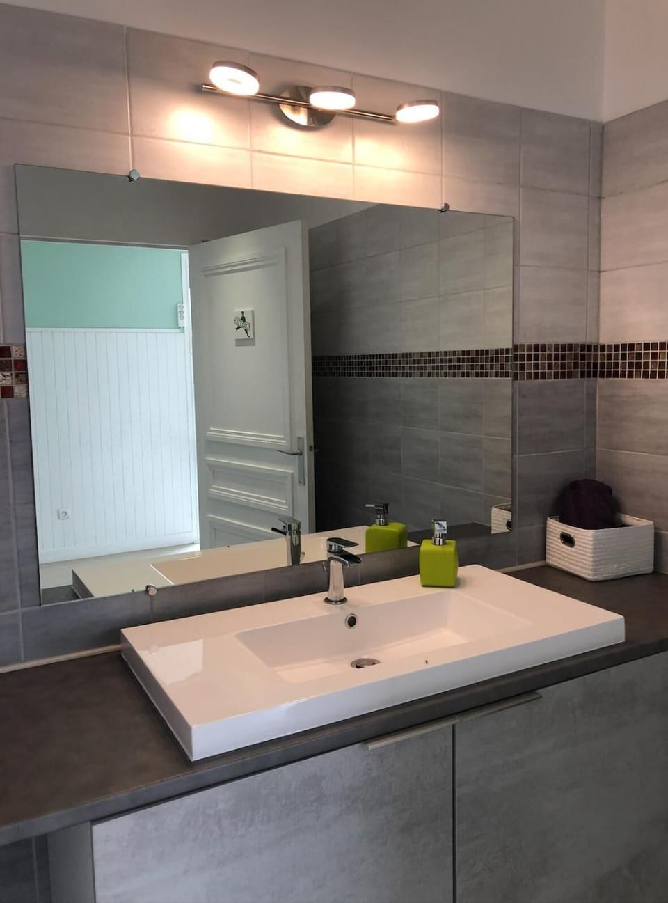 Shower, towels