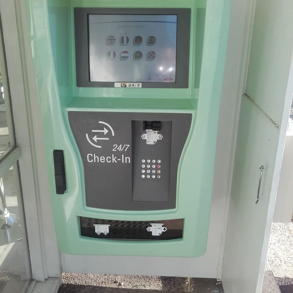 Check-in/check-out kiosk