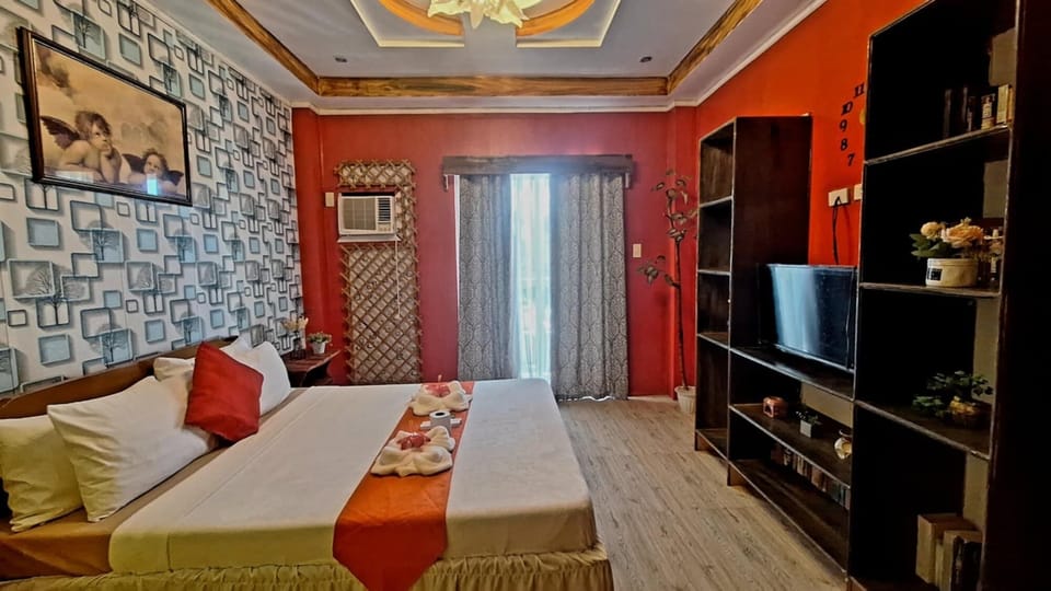 Classic Room, 1 Bedroom, Balcony | Desk, blackout drapes, WiFi (free), individually decorated
