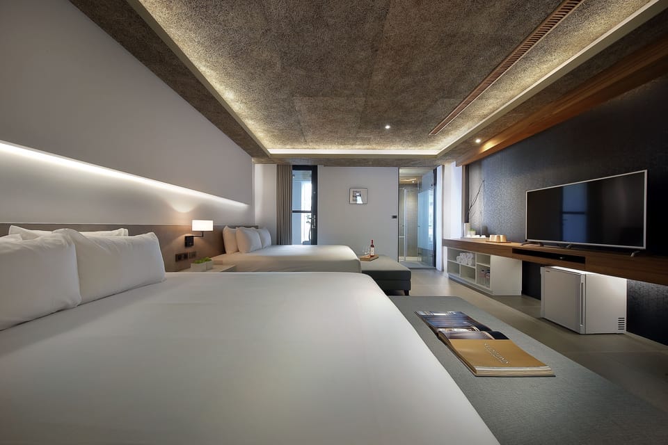 Family Quadruple Room, 2 Queen Beds, Bathtub | Blackout drapes, free WiFi