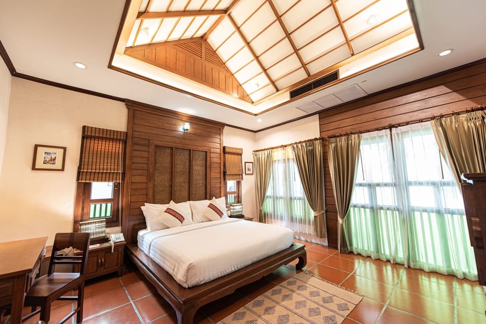 Premier Room, Non Smoking | 1 bedroom, in-room safe, desk, soundproofing
