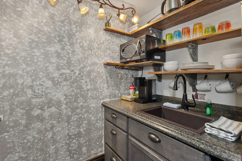 201 King three Room Sofa Suite, Mountain Yard View. | Private kitchen | Microwave, coffee/tea maker, eco-friendly cleaning products