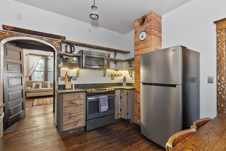 Microwave, coffee/tea maker, eco-friendly cleaning products