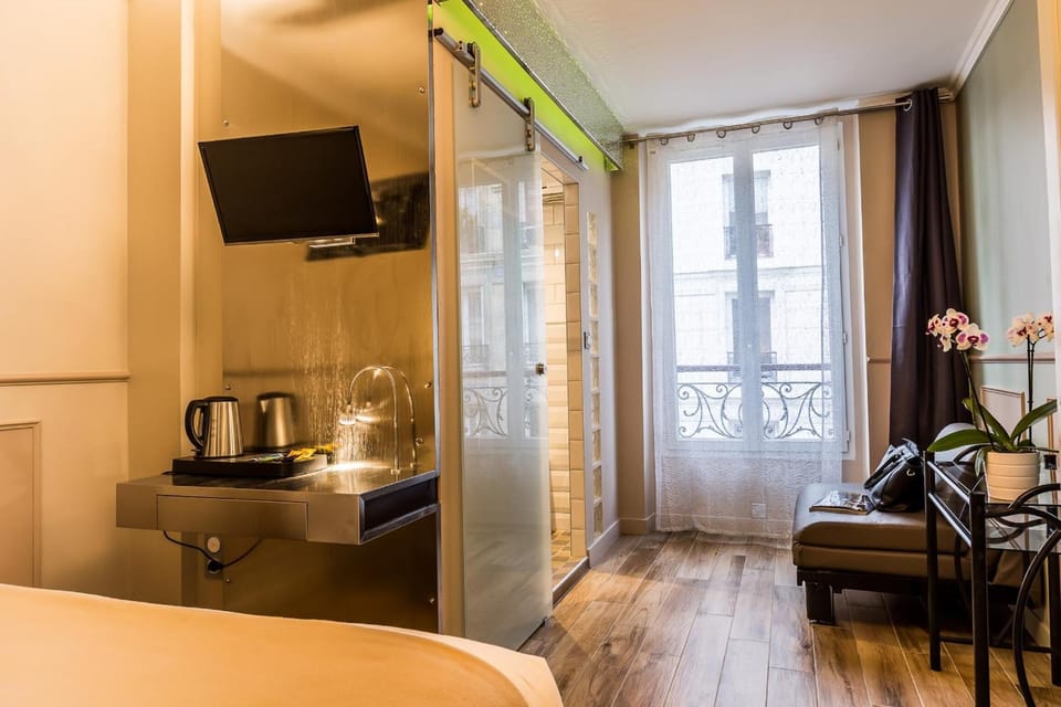 Premium bedding, in-room safe, laptop workspace, blackout drapes