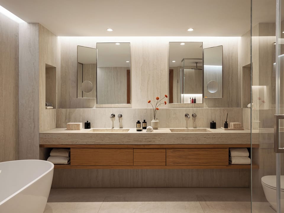Luxury Family Suite Sharing Pool Balcony | Bathroom | Combined shower/tub, free toiletries, hair dryer, bathrobes