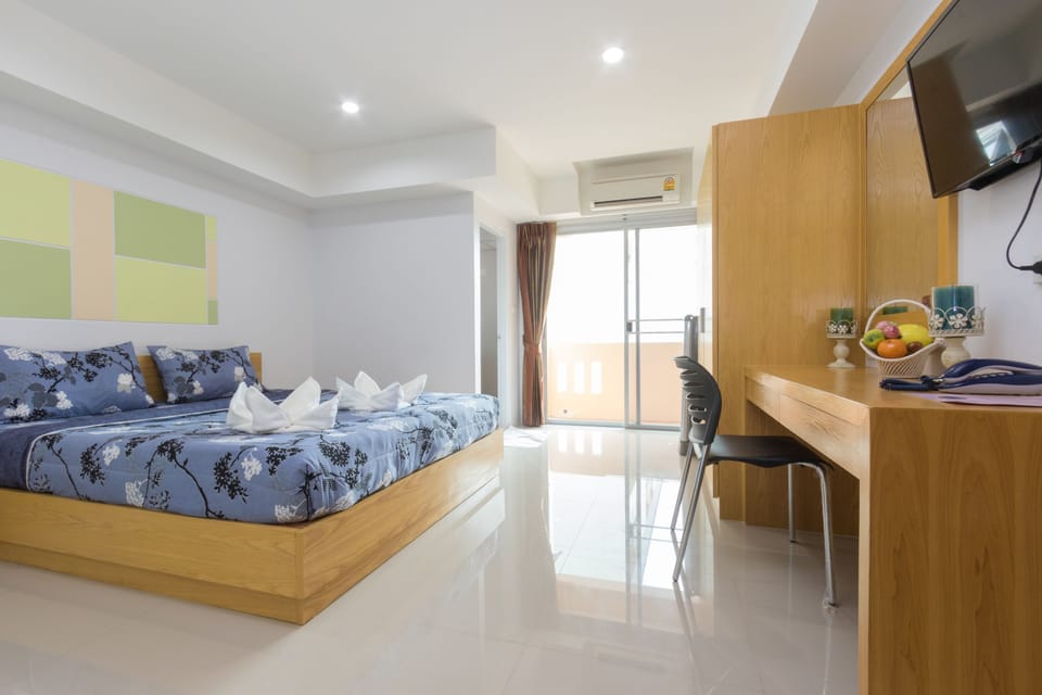 Deluxe Double Room | Premium bedding, individually decorated, desk, blackout drapes