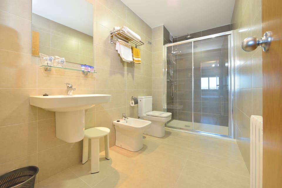 Rainfall showerhead, free toiletries, hair dryer, bidet
