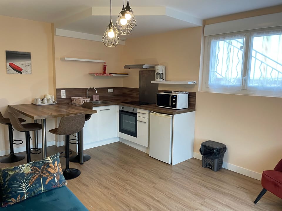 Comfort Apartment, Kitchen, Partial Sea View | Private kitchen | Microwave, coffee/tea maker, electric kettle, highchair