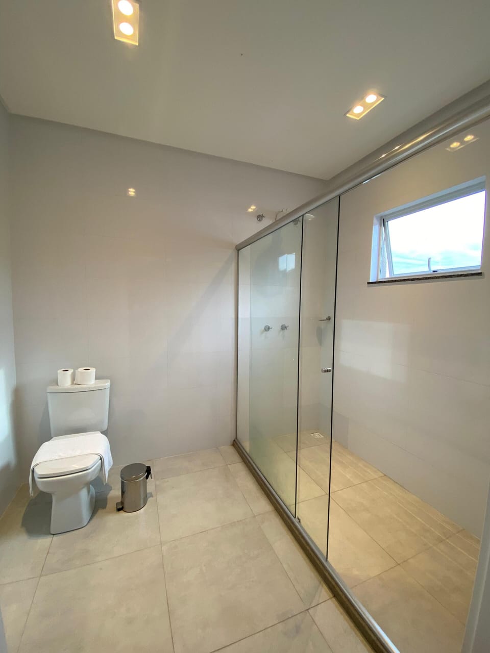 Superior Quadruple Room | Bathroom | Shower, free toiletries, hair dryer, bidet