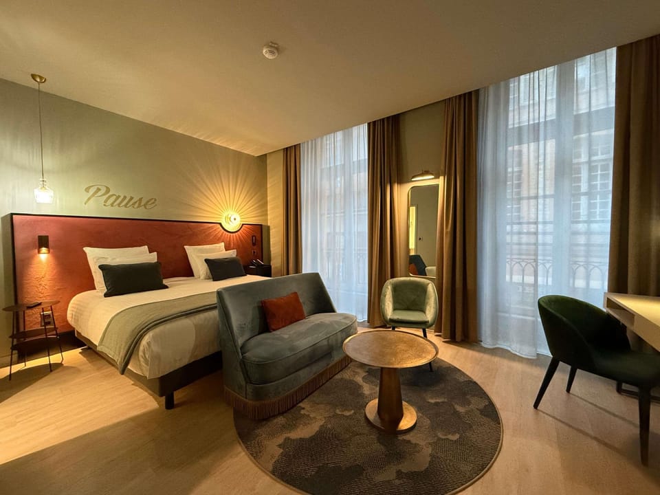 Superior Room, 1 King Bed | Minibar, in-room safe, desk, laptop workspace