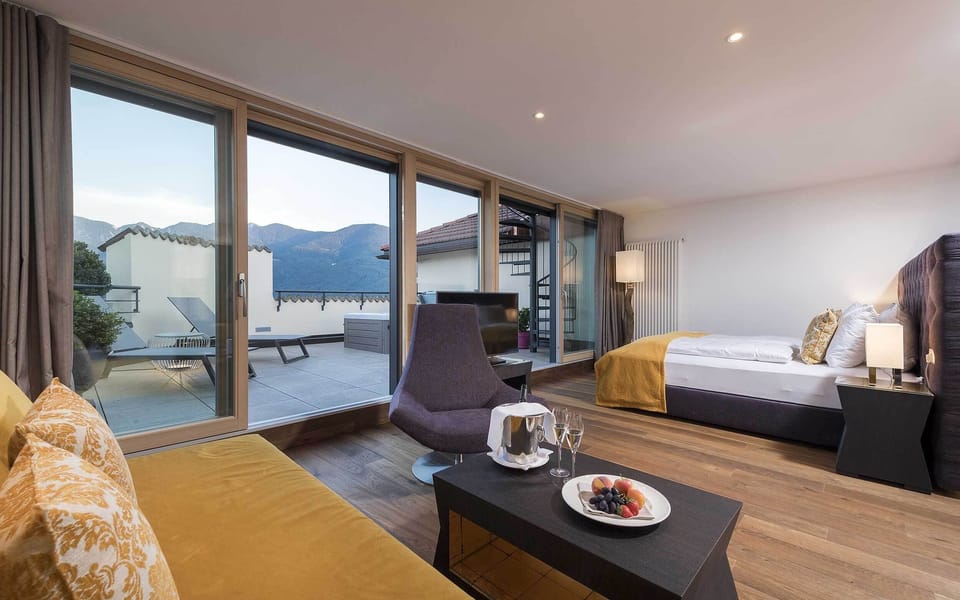 Luxury Studio Suite, 1 Bedroom, Jetted Tub, Mountainside | Premium bedding, minibar, in-room safe, blackout drapes