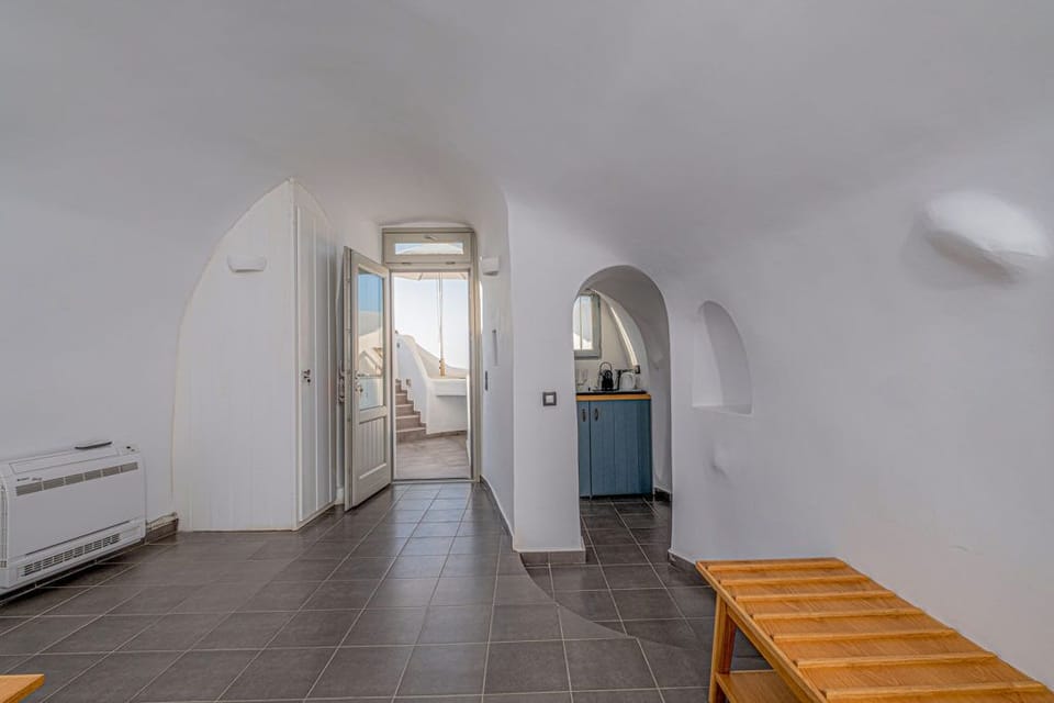 Luxury Suite, Jetted Tub (Cave - Caldera View) | View from room