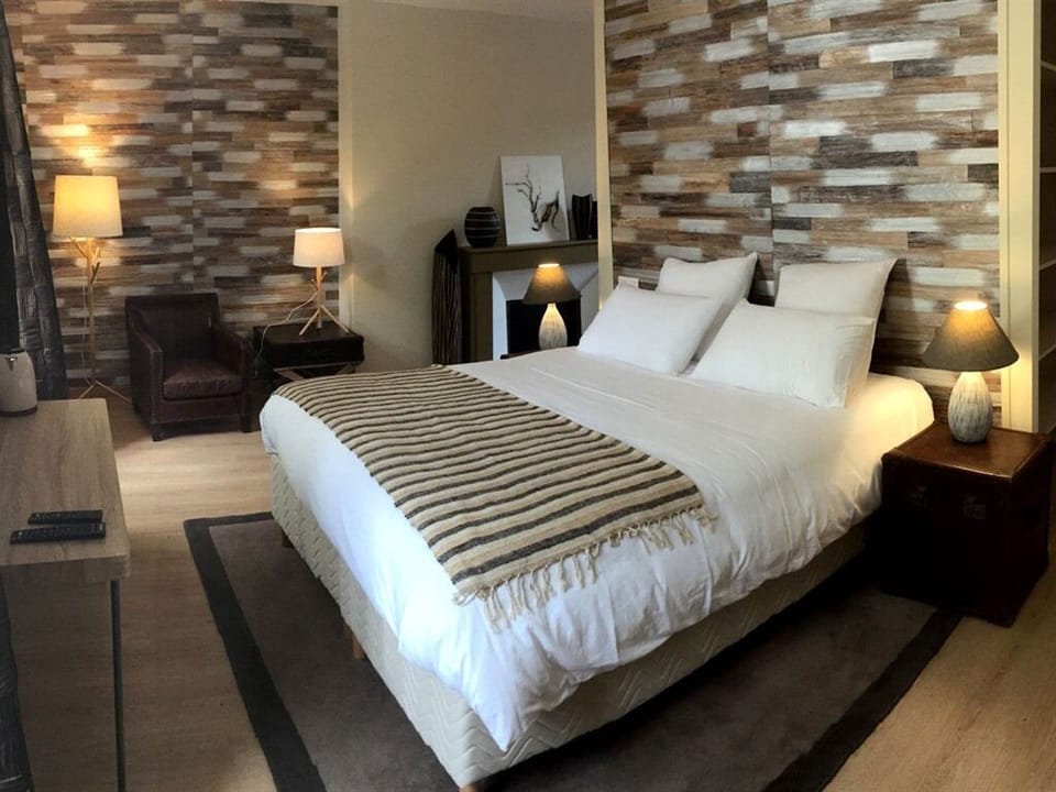 Comfort Double Room, Private Bathroom (Bois) | Soundproofing